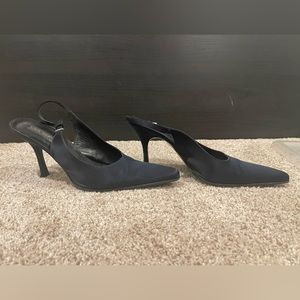Elegance Meets Comfort, Every Step a Symphony with Via Spiga’s satin slingbacks!